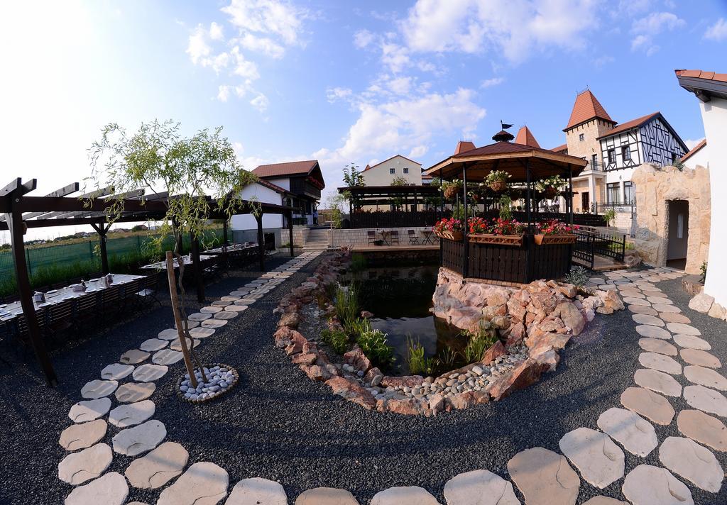 Hotel Castel Royal Mosnita Noua Экстерьер фото