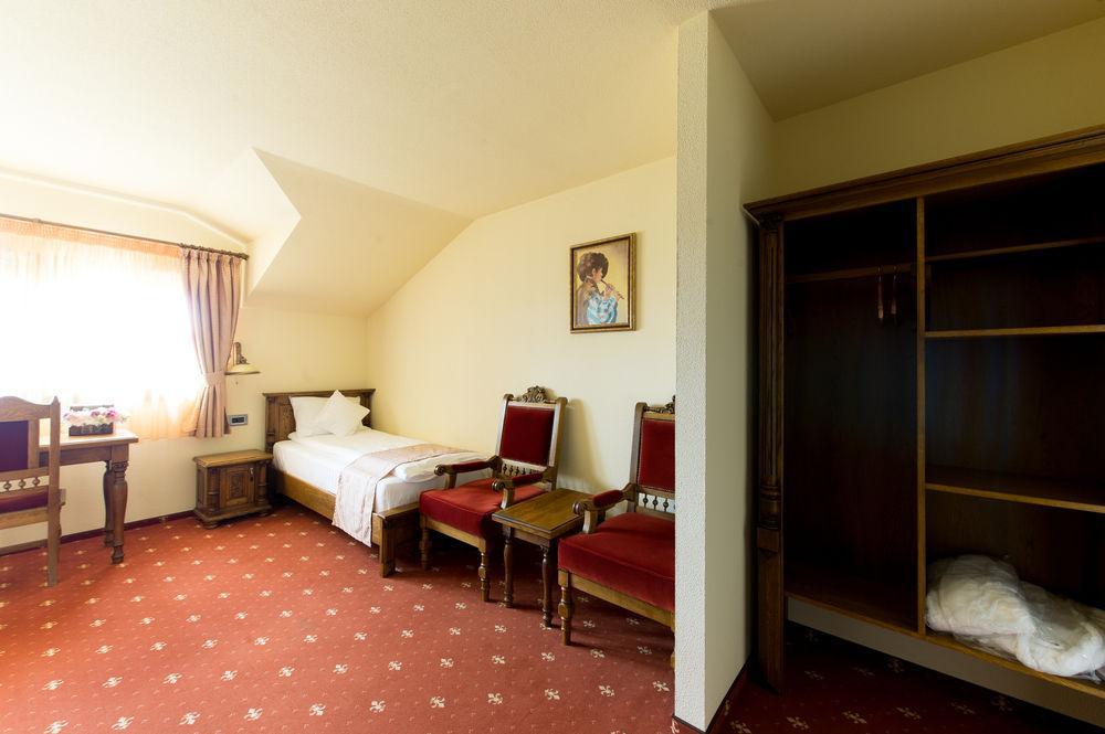 Hotel Castel Royal Mosnita Noua Экстерьер фото