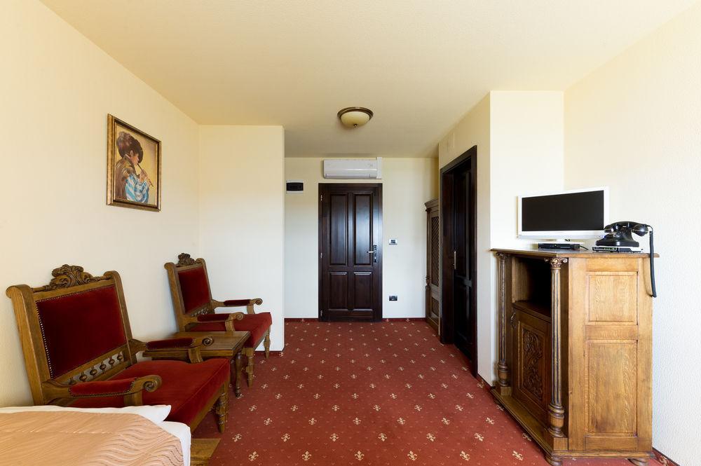 Hotel Castel Royal Mosnita Noua Экстерьер фото