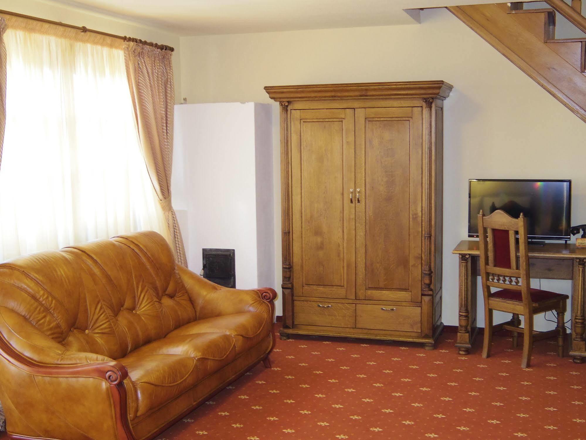 Hotel Castel Royal Mosnita Noua Экстерьер фото