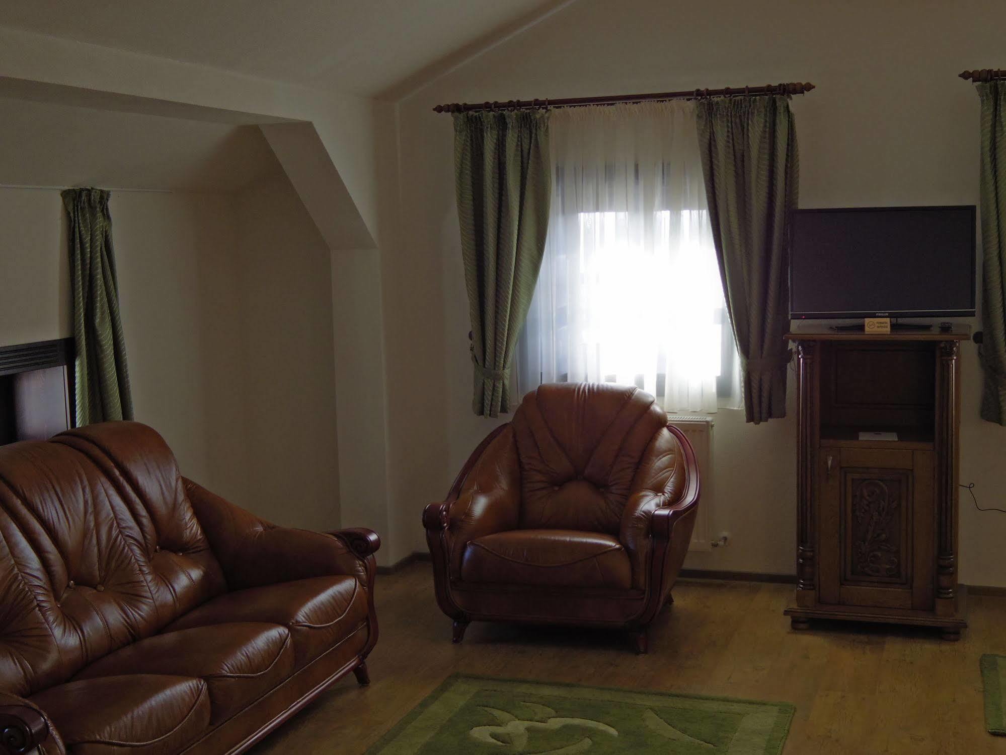 Hotel Castel Royal Mosnita Noua Экстерьер фото