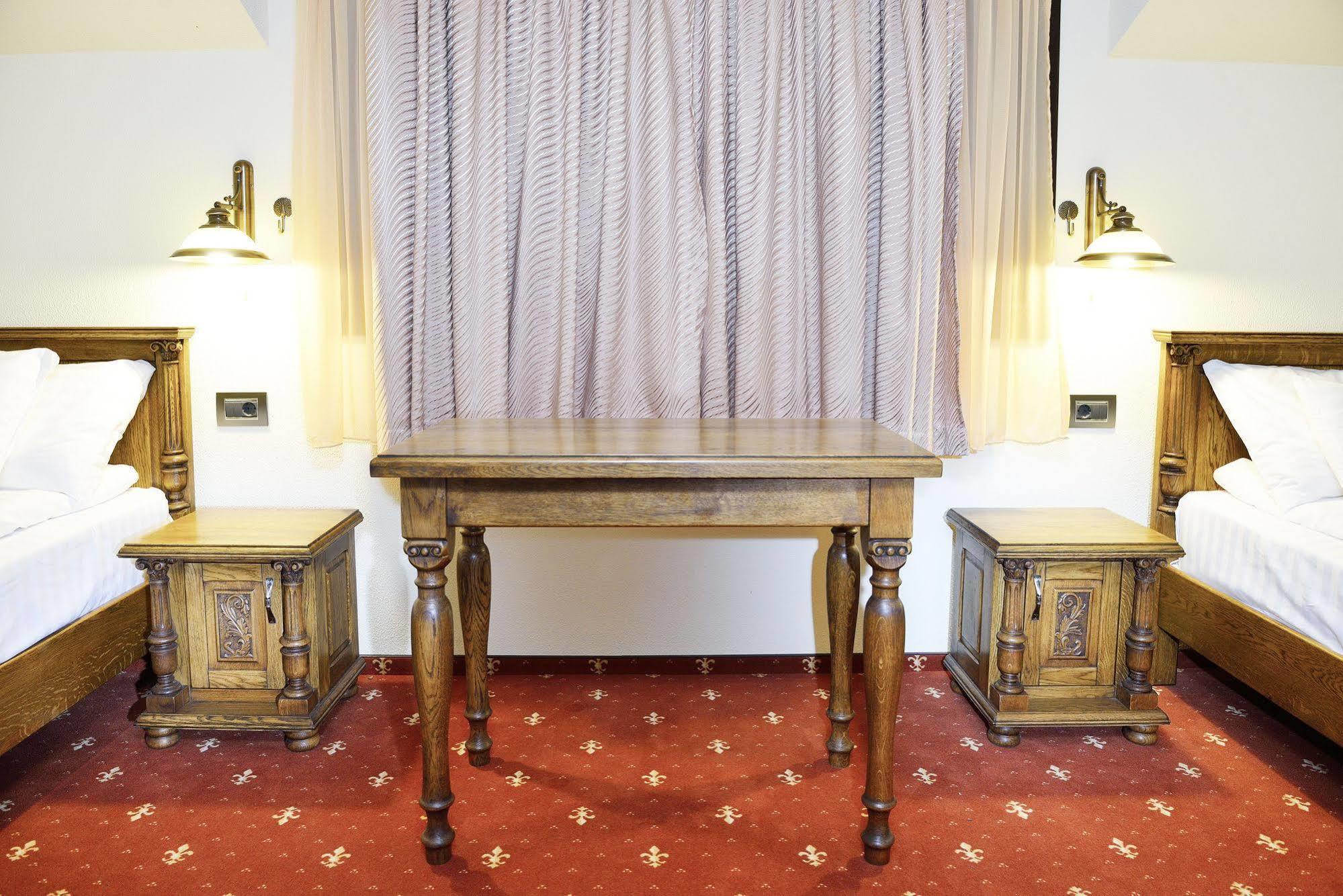 Hotel Castel Royal Mosnita Noua Экстерьер фото