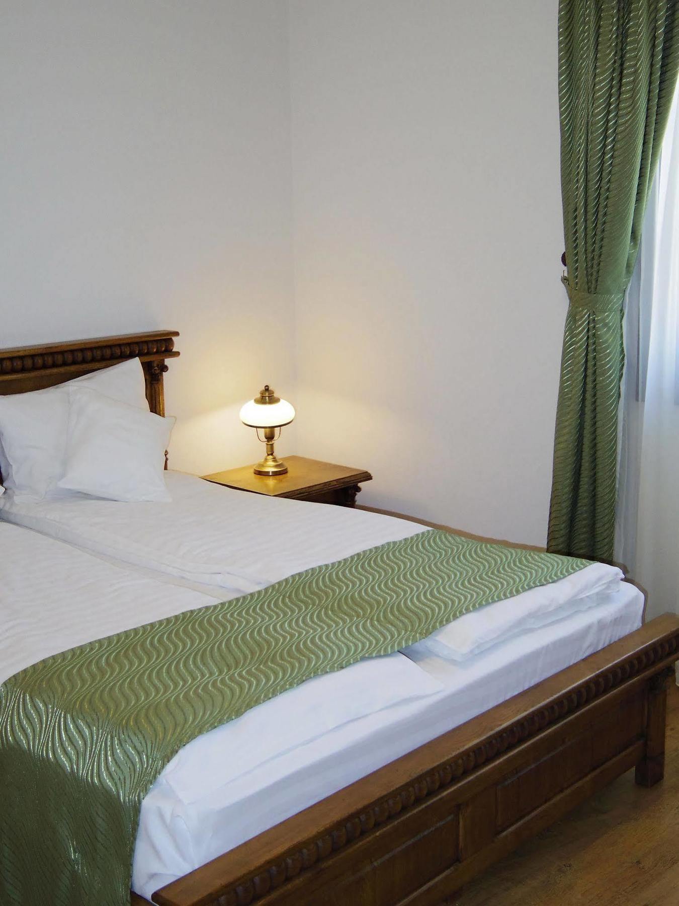 Hotel Castel Royal Mosnita Noua Экстерьер фото